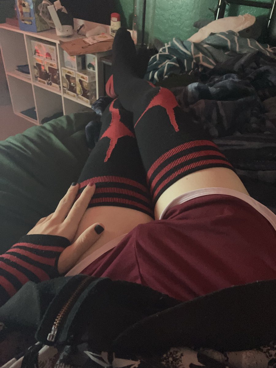FemBugg's tweet photo. Red and Black >:3
#femboy #thighs #furry https://t.co/kLIwKSjdZX