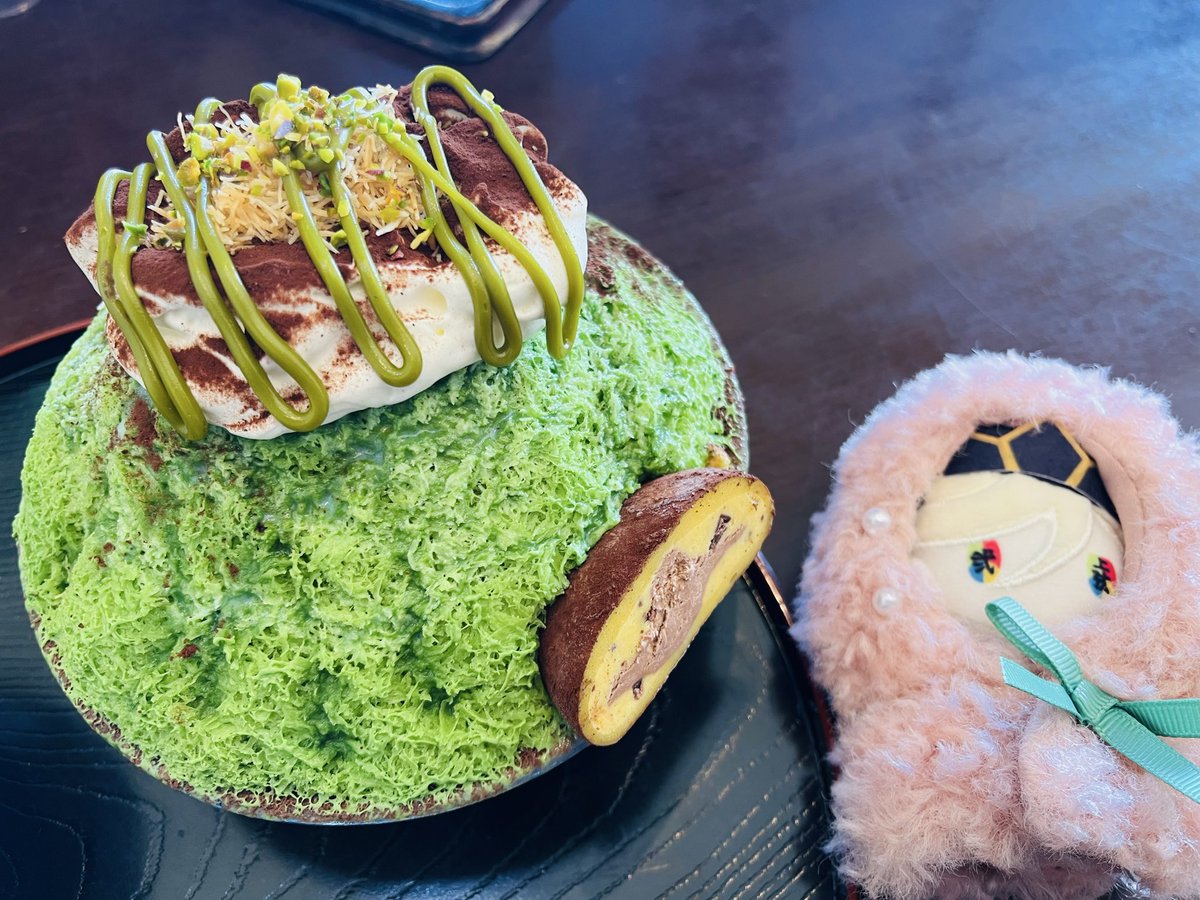 646hil's tweet photo. 私のお盆休み終了〜‼️配布終わってて食べてきただけだけど⚡️に会えたしﾑｻﾞｻﾏもﾄﾞﾏもまじ美味だったし行けて良かったな〜❣️かき氷は別のお店🍧 https://t.co/jZKROGohxG