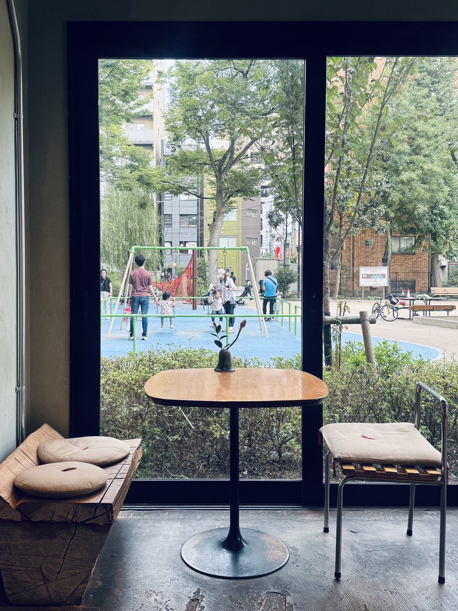 hanedablog's tweet photo. 木の温もりと大きな窓から
差し込む光が心地いい空間。
この空気感、
ずっといたくなる🪵

📍Parklet Bakery Nihonbashi https://t.co/ILgduF55ur