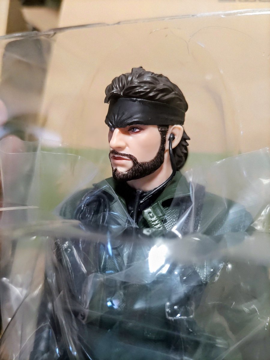 gamax2001's tweet photo. METAL GEAR SOLID Δのフィギュア届いた〜✨
本当にプライズなの！？　造形レベルがヤバイな✨
展示スペース無いから積みますかね😅
#GAMEPOWERED https://t.co/qGaJbBTSCv