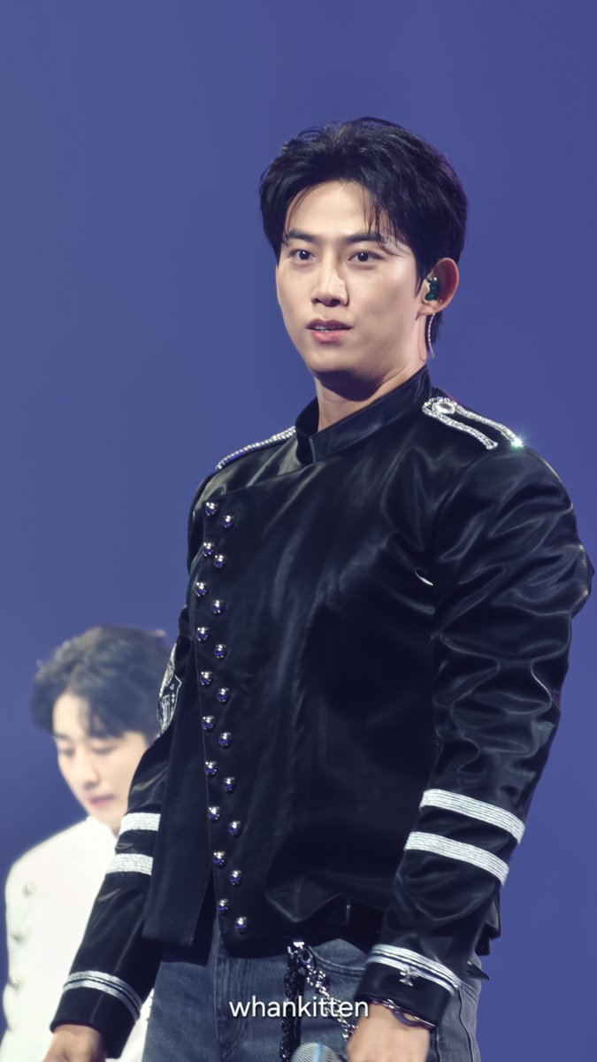 WHANKITTEN's tweet photo. 260808 💚

#택연 #Taecyeon 
#2PM #2PM_THE_RETURN
#THE_RETURN_in_INCHEON https://t.co/moWQIc7Kfg