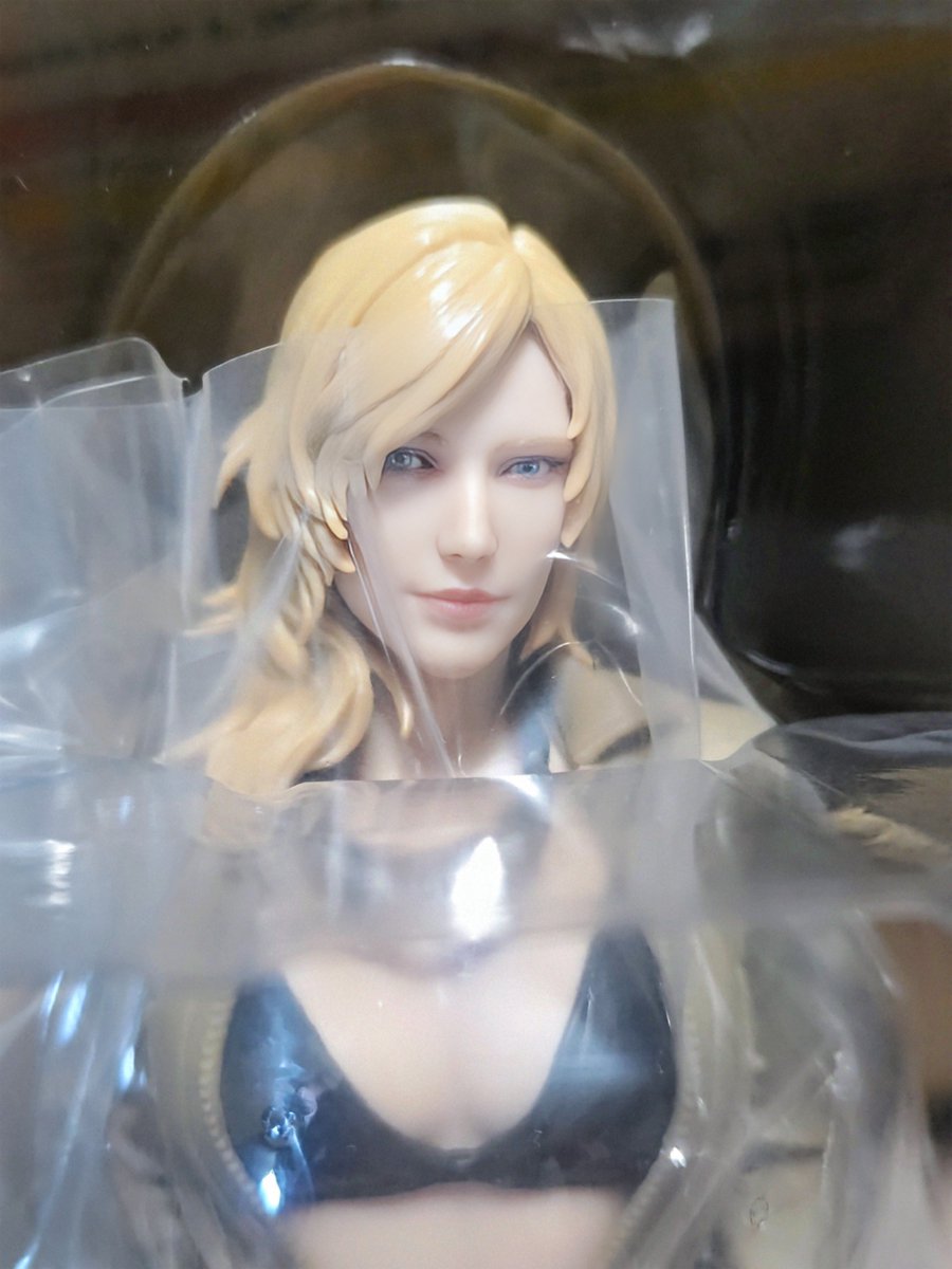 gamax2001's tweet photo. METAL GEAR SOLID Δのフィギュア届いた〜✨
本当にプライズなの！？　造形レベルがヤバイな✨
展示スペース無いから積みますかね😅
#GAMEPOWERED https://t.co/qGaJbBTSCv