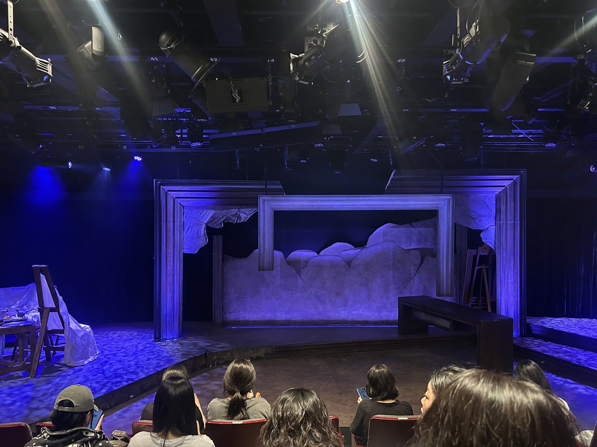 sdnj1416's tweet photo. 오늘은 소년의 초상 지성이 보고 왔다
이렇게 노래를 잘하고 연기도 잘하는지 몰랐는데 색다른 모습에 감동! 이게 워너원이야~
무대도 생각보다 가깝고 자리도 정중앙이라 진짜 잘보였다👍
#윤지성 #소년의초상 #워너원 https://t.co/iRO3eq8E7p