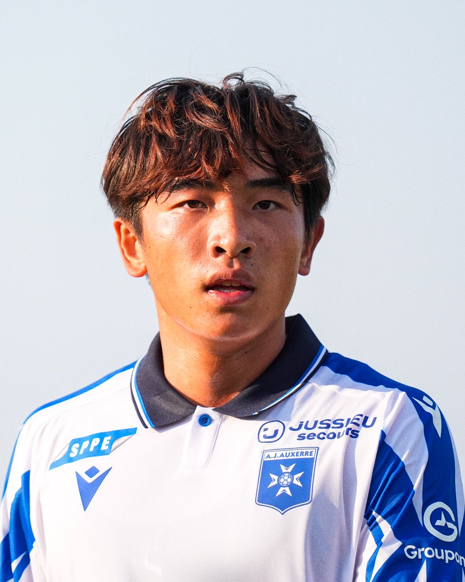 Ligue1_ENG's tweet photo. Xiangxin Wei, the only Chinese player in the Top 5 leagues, in action with Auxerre! 🇨🇳😍 https://t.co/q8ytbq5VEJ