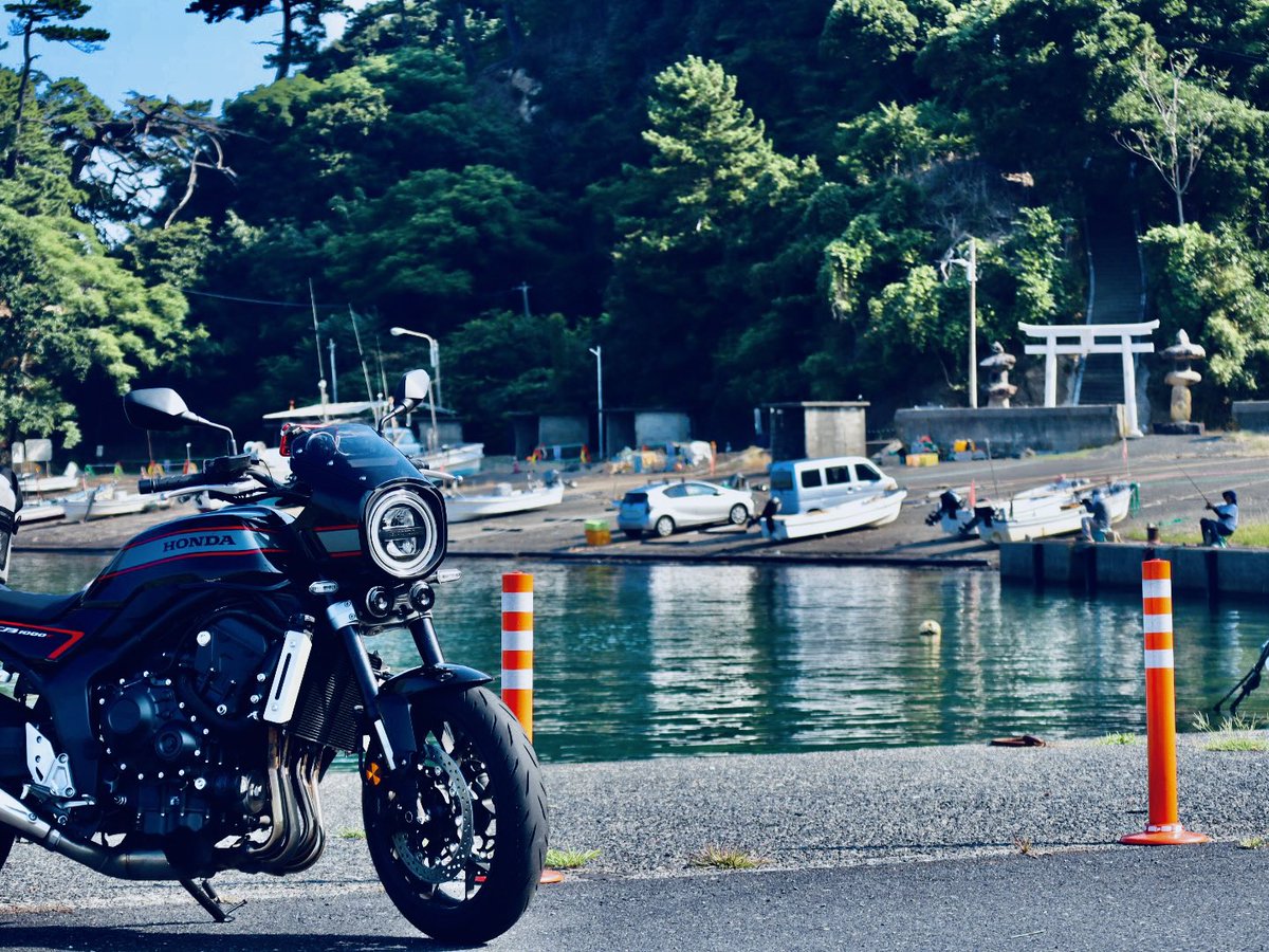 manmo0620's tweet photo. 鳥取ツーリング②
 
漁港とバイクも意外と合うと思う。

1枚目2枚目は、浦富海岸だけど3枚目は、どこだったかな〜🤔

#浦富海岸
#CB1000F https://t.co/CjT8Cwo3Pt