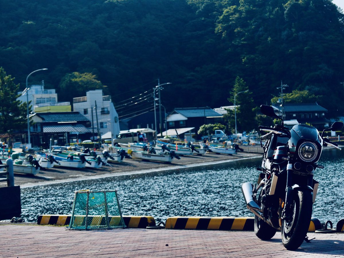 manmo0620's tweet photo. 鳥取ツーリング②
 
漁港とバイクも意外と合うと思う。

1枚目2枚目は、浦富海岸だけど3枚目は、どこだったかな〜🤔

#浦富海岸
#CB1000F https://t.co/CjT8Cwo3Pt