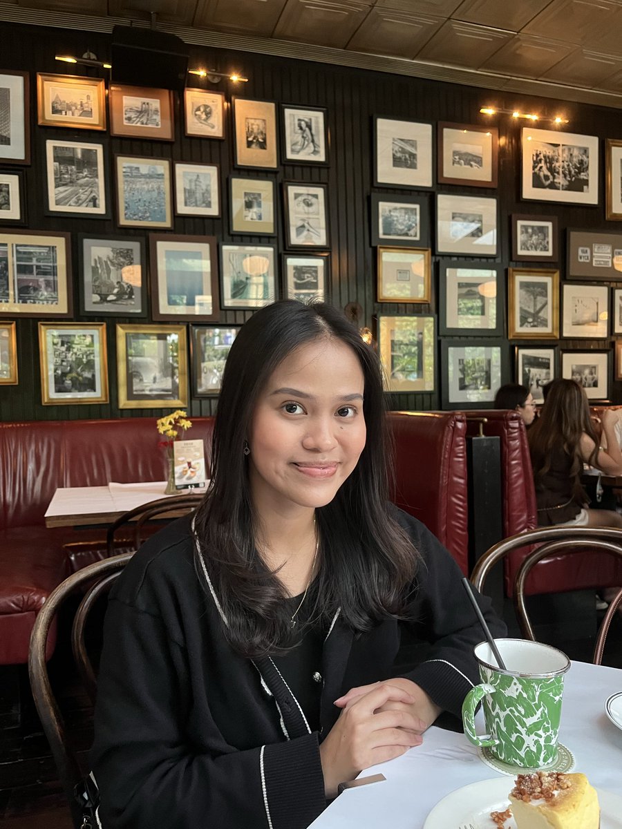 sharingwithlily's tweet photo. drop foto kalian pakai baju item!🖤

(btw aku suka banget warna item)🫣🫶🏻 https://t.co/T0xjg5IfBt