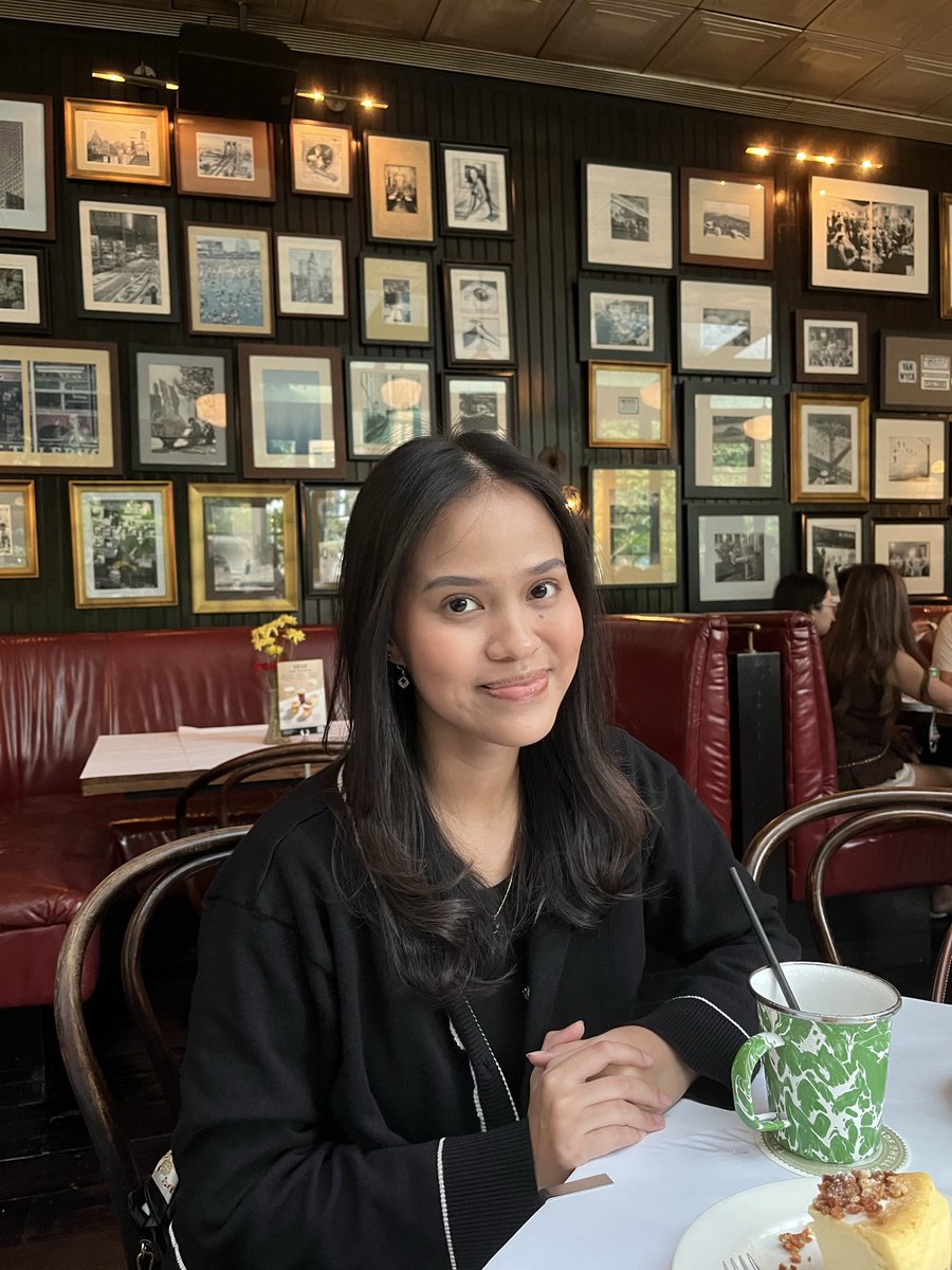 sharingwithlily's tweet photo. drop foto kalian pakai baju item!🖤

(btw aku suka banget warna item)🫣🫶🏻 https://t.co/T0xjg5IfBt