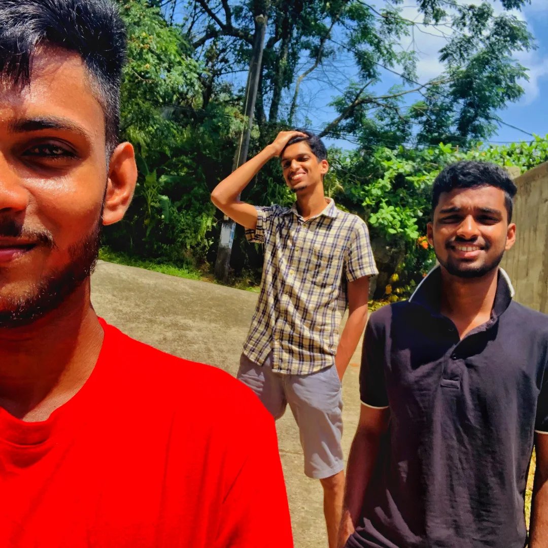 nadeeaaaz's tweet photo. Surrounded By The Best Vibes And Even Better Company 📷📷
.
.
.
.
.
.
.
.
.
.
📷 Capture By - @Me
📷 Capture At - @New Town,Ratnapura
📷 Capture On - @Unknown
#nadeeaaaz #ratnapura #sabaragamuwa #srilanka #newtown #selfie #friends #selfiewithfriends #sunlight #travel https://t.co/sEJaxvHwV0