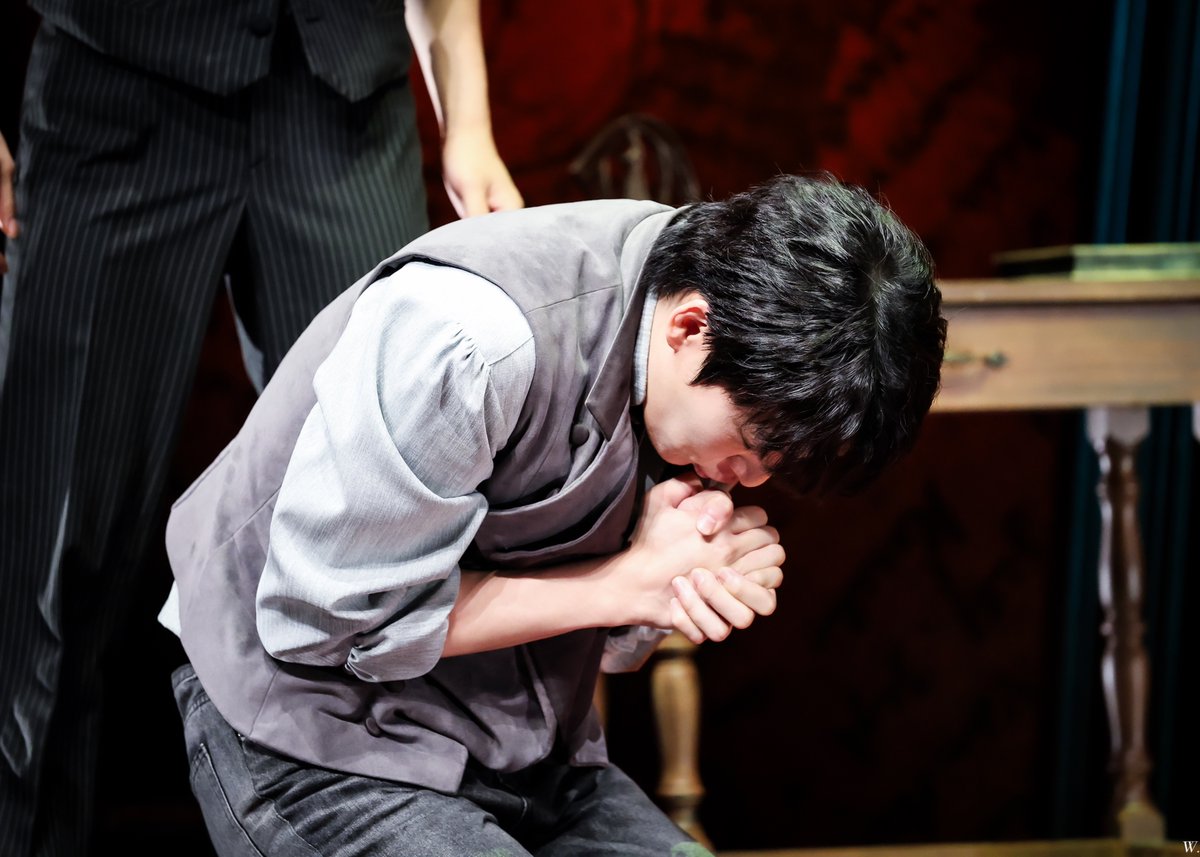 w_on_pic's tweet photo. 260805 블랙메리포핀스 낮공 스페셜 커튼콜
M6. 메리를 기억해

헤르만 디히터 #원태민 https://t.co/6saH1yxGS1