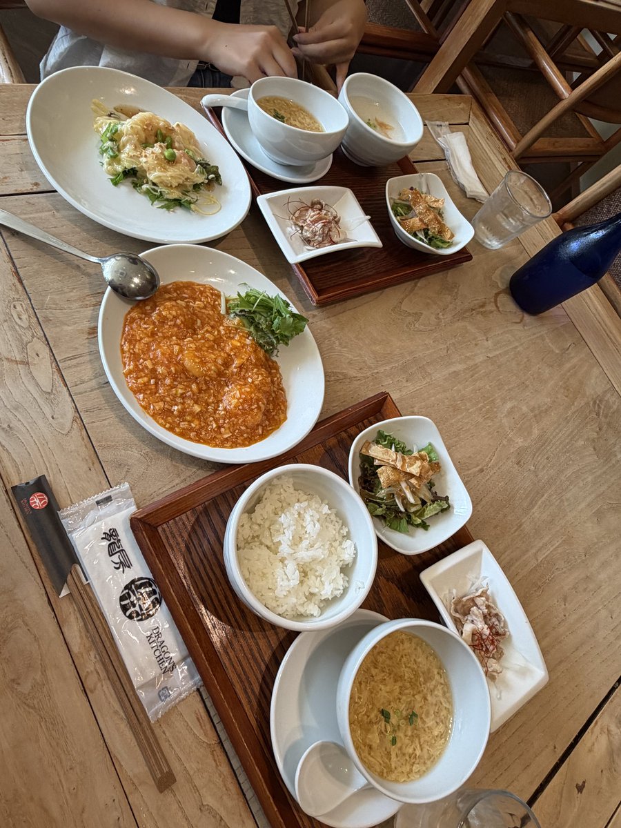 Karume_yaki3's tweet photo. 姉さんと美味しいものたくさん食べてきた
別に私がかき氷食べるの下手なんじゃなくてこのかき氷を食べるのが難しいだけだと思う https://t.co/KWQhtRqdnF