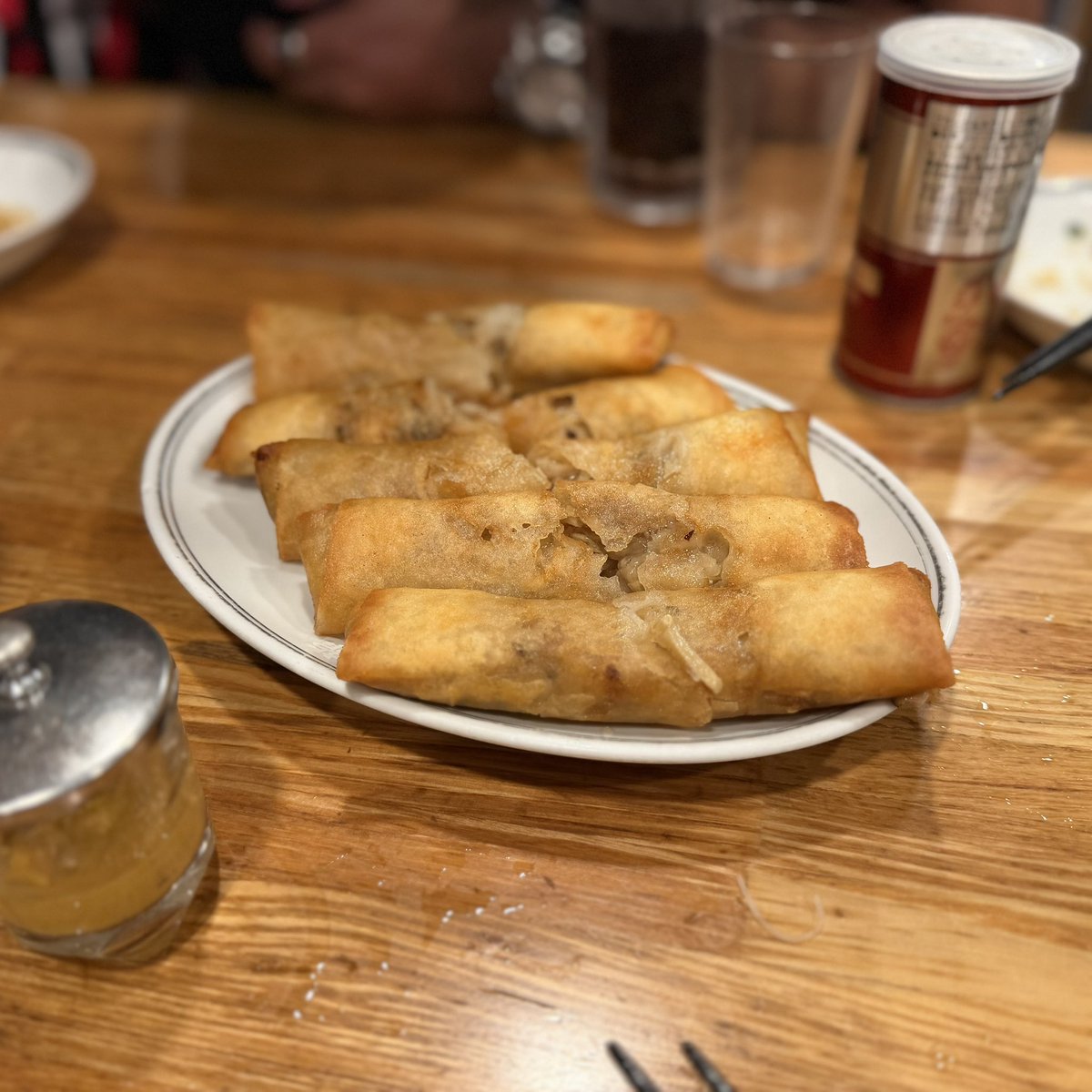 ghetto_meshi's tweet photo. 上野アメ横
昇龍で冷やし中華かチャーハンに餃子！
安定感が全盛期の斎藤雅樹
くらいすごい！
レペゼン上野のスト飯だ！ https://t.co/tYfaF0r68U