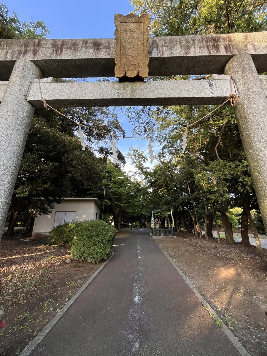 ishii's tweet photo. レイソル神社にお詣りしましてー。ペンライト供えんとる奴がおりますな。。 https://t.co/dMtRA0tokv