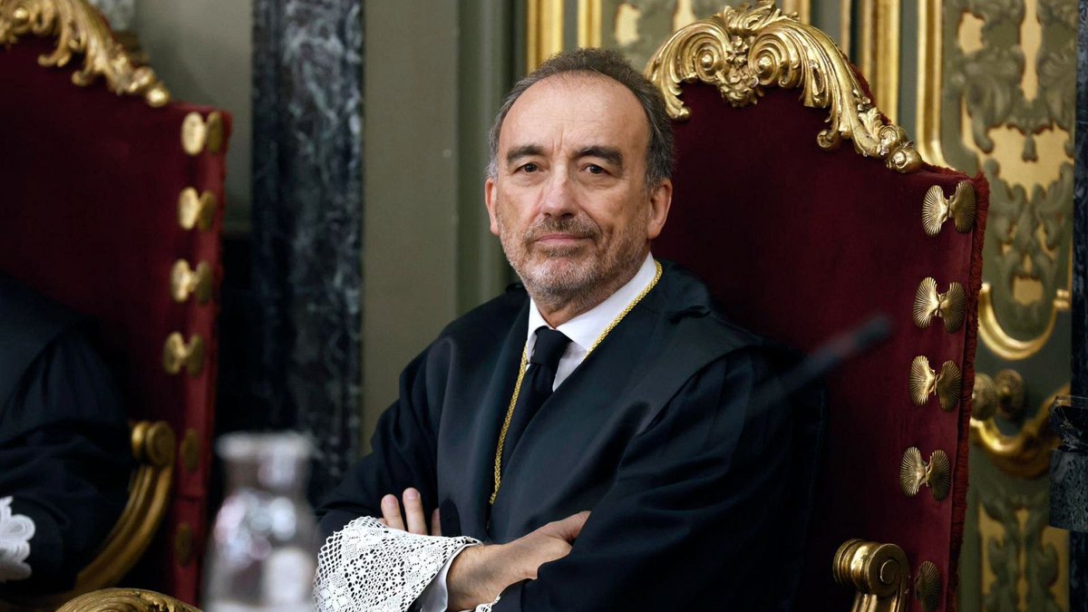 GermanGorraiz's tweet photo. ¿Los retrasos de Marchena son ya crónicos?
Alvise: no tiene prisa para completar la instrucción. 
Rato: más de un año y sin  revisar su recurso de casación. 
Zaplana: Aún no ha decidido si admite a trámite su recurso de casación.
Mientras, todos de vacaciones en la playa. https://t.co/GIBdCeFcef