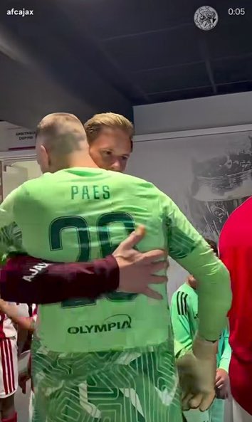 unmagnetism's tweet photo. sekarang kita ada di fase mantan kiper barcelona jadi cadangan wni https://t.co/l5E9Uo1CAO