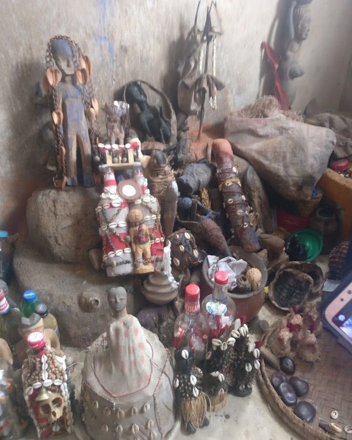 Tony_swiss_'s tweet photo. @Kene_Nnewi Anybody way wan swear for the woman 
I don bring ogun for una 
I go follow swear for am https://t.co/8EzfeiML9A