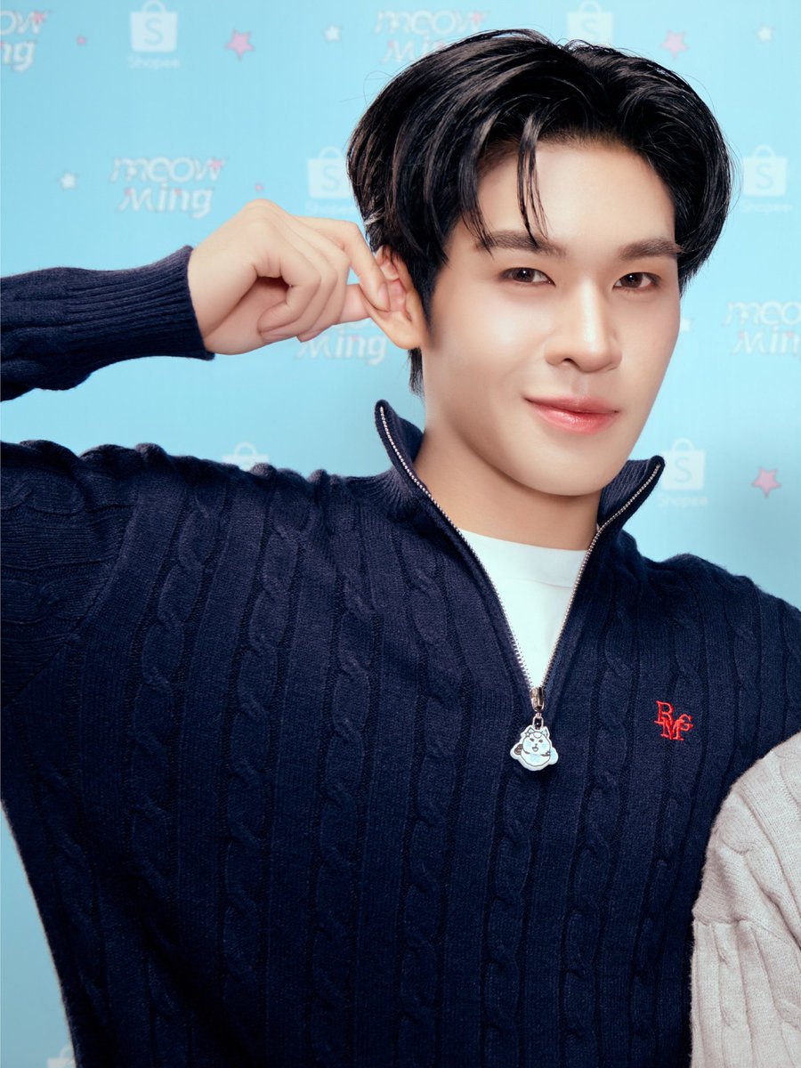 BemingOfficial's tweet photo. MEOWMING KNEADS KNIT SWEATER 🐾 จาก Exclusive Collection
ถอดรหัสความชิคสไตล์ Urban ผ่านดีเทลของเสื้อสเวตเตอร์ การแมตช์เลเยอร์ไหมพรมเข้าคู่กับสไตล์เฉพาะตัวของสองหนุ่ม AUAU & SAVE Only at Shopee

#MEOWbeMINGxAUAUSAVE #AUAUSAVEMeowMing 
#MEOWMING #BEMING #ShopeeBemingxAUAUSAVE #OnlyatShopee #ShopeeTrendy
