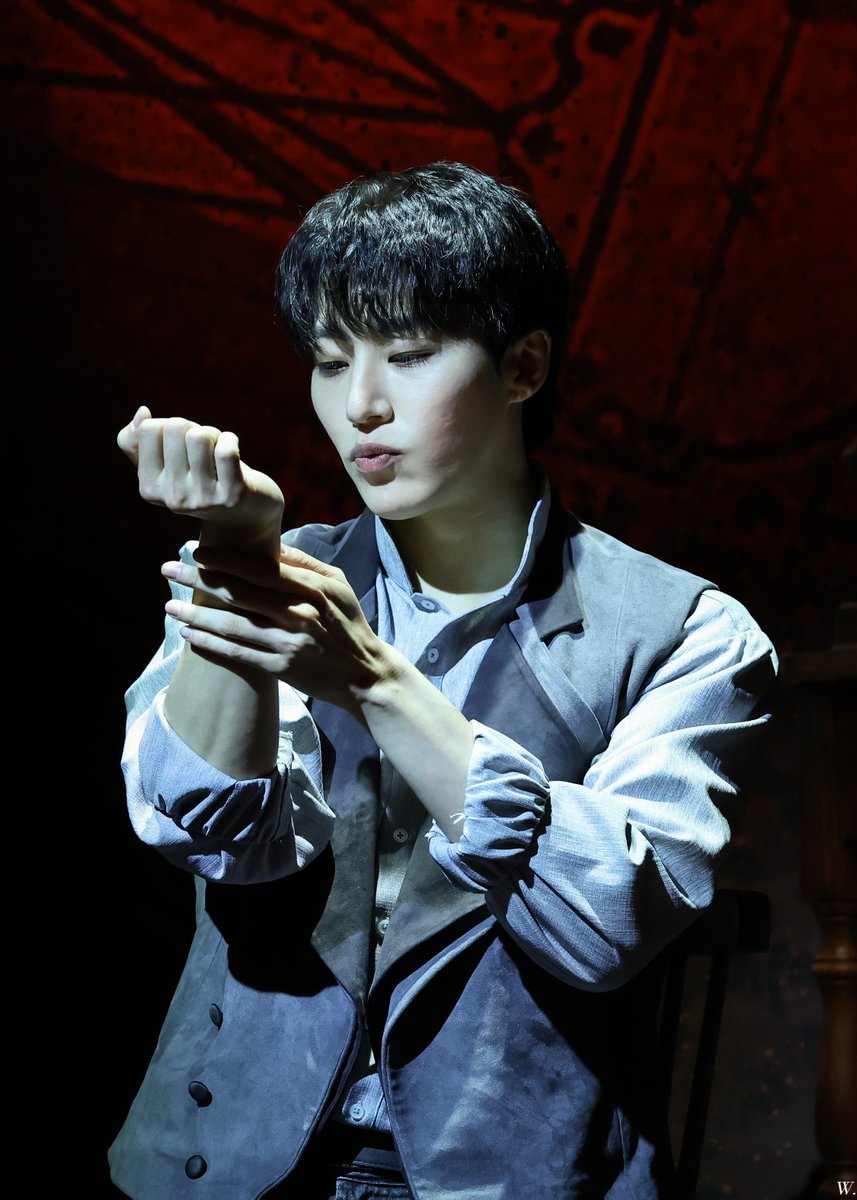w_on_pic's tweet photo. 260805 블랙메리포핀스 낮공 스페셜 커튼콜
M6. 메리를 기억해

헤르만 디히터 #원태민 https://t.co/PimAFxFPxx