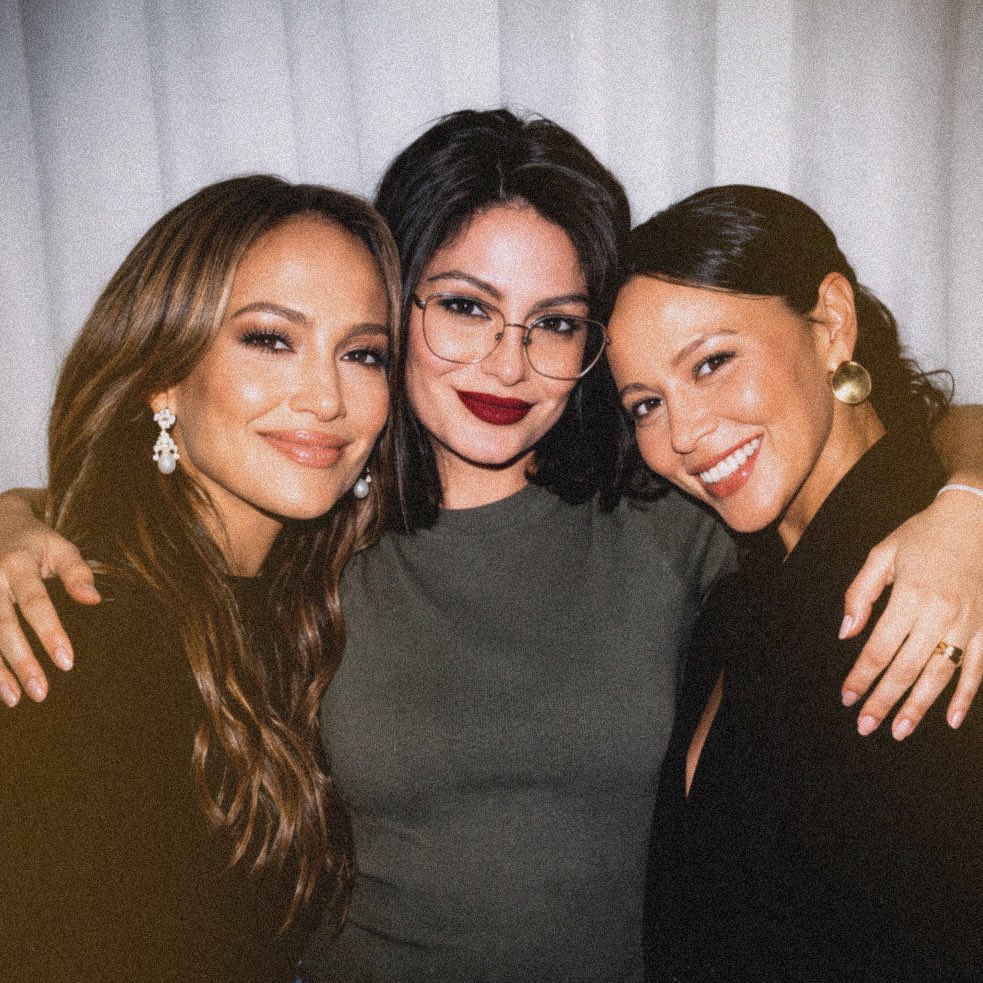 jlolover0's tweet photo. https://t.co/YtKnTlbrT4