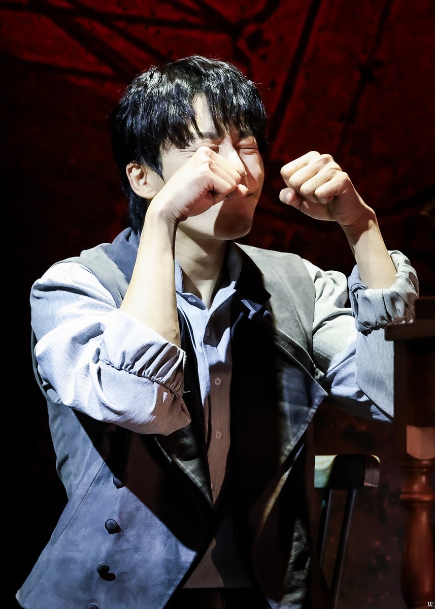 w_on_pic's tweet photo. 260805 블랙메리포핀스 낮공 스페셜 커튼콜
M6. 메리를 기억해

헤르만 디히터 #원태민 https://t.co/L1keVYcHOP