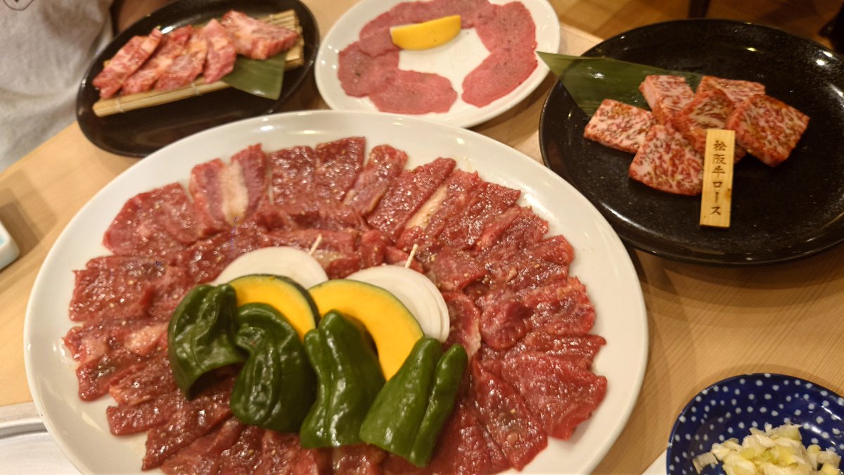 Darkness_yami's tweet photo. @zunda_hari 松阪で松坂牛食べてる https://t.co/cQBg5S3EKQ