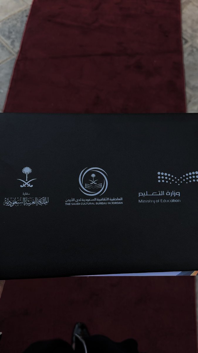 m__h46's tweet photo. اممم شي مثل كذا 🎖️🙂‍↔️.. 

ما تدري انّا نعقد الحبل و نحلّه 
بالعسر و اليسر حلّاله و فتّاله 
نعسف الصعب ثم يجيك مزينٍ دلّه 
أديب ما يشتكي عرقوب جمّاله https://t.co/qqx9OytoQ3