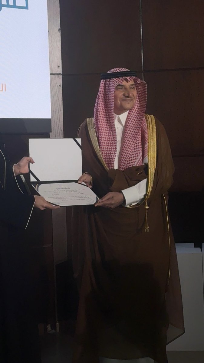 m__h46's tweet photo. اممم شي مثل كذا 🎖️🙂‍↔️.. 

ما تدري انّا نعقد الحبل و نحلّه 
بالعسر و اليسر حلّاله و فتّاله 
نعسف الصعب ثم يجيك مزينٍ دلّه 
أديب ما يشتكي عرقوب جمّاله https://t.co/qqx9OytoQ3