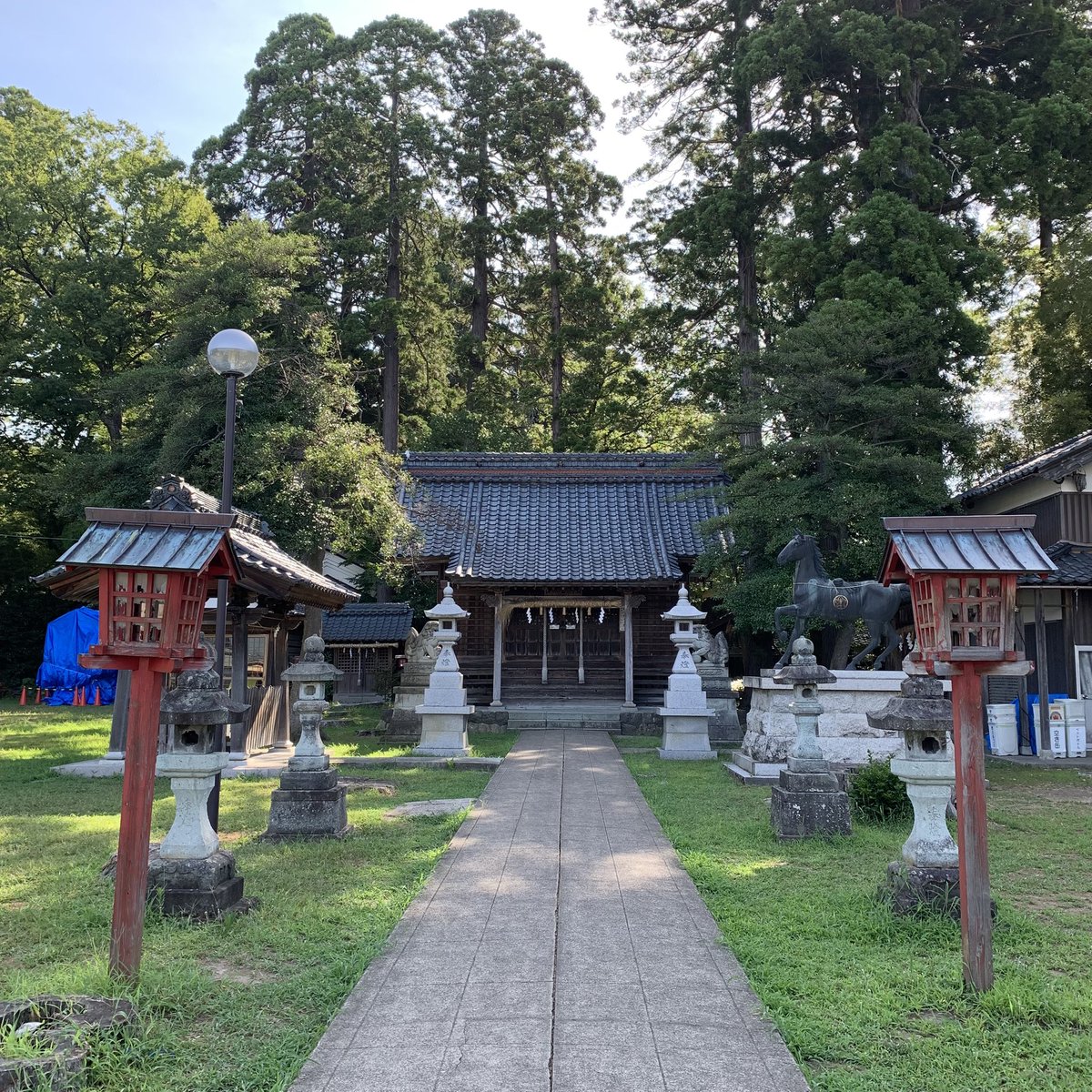 echizen_history's tweet photo. あまり見たことのない神紋。福井県に帰ってきてからの鯖江市糺町の諏訪神社。吉江藩も鯖江藩も近いので家臣の方かな？家紋って調べるの結構、大変。Google画像検索したら桐紋って言われたけど…桐紋？？
#諏訪神社 #鯖江市 #神社巡り #桐紋 https://t.co/BZ30341tQc