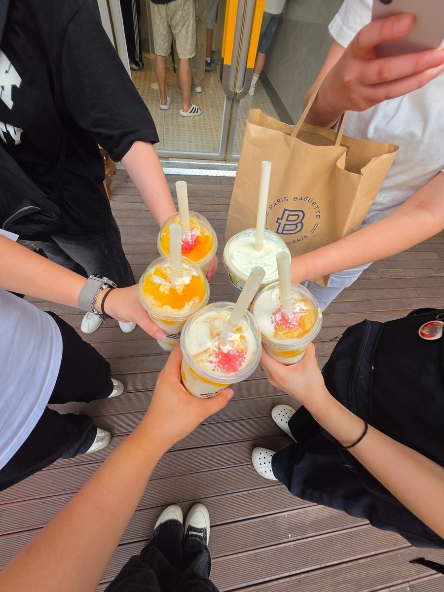 avocadodriver's tweet photo. 8/8 훠궈 팔팔 끓여먹고, 버블티 후식으로 마시기!

#둥더야_먹어_먹으라궁 #밥먹쨔오 #이리오면_한입주지 #여기온이상원없이먹는다 #쪼안신이_쪼아할맛 #우리식당정상현업합니다 

@al1ysz58 @Inppuppi_03 @zero_06280 @kimjunlie1120 https://t.co/IBSlf5ofCl