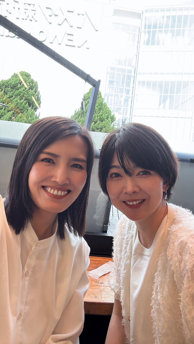 erizasuvoice's tweet photo. ナレーター仲間のエランさん @narratorELAN とランチ🍽️✨
ずっとお話ししてみたかったので、思い切ってラブコール📩
お仕事のこと、海外でのご活躍、子育てのことまで、話題が尽きずあっという間。とても楽しくて、たくさん刺激をいただいた時間でした！ https://t.co/DioC5FlS1b