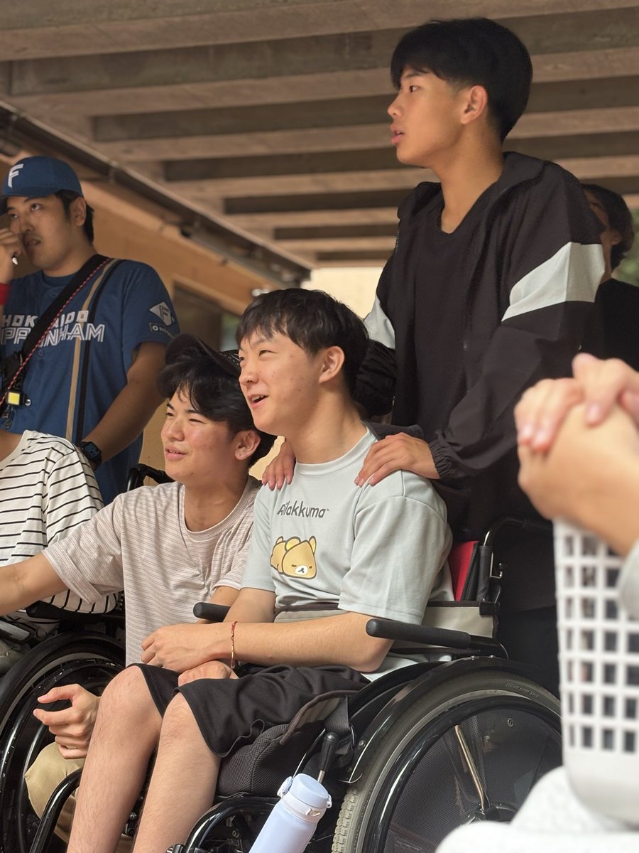 friendship_camp's tweet photo. 晩餐会前最後の歌会🎼

今日までの4日間を振り返るような歌詞のキャンプソングを、想いを込めて歌いました😌
#フレンドシップキャンプ https://t.co/tSngpk5n4W