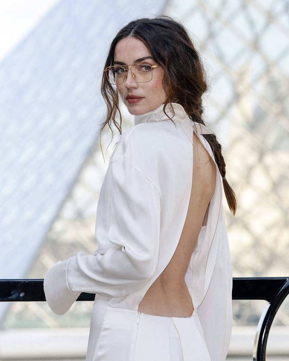 dearmasfiles's tweet photo. no words, just ana de armas https://t.co/xCYqHOXcVm