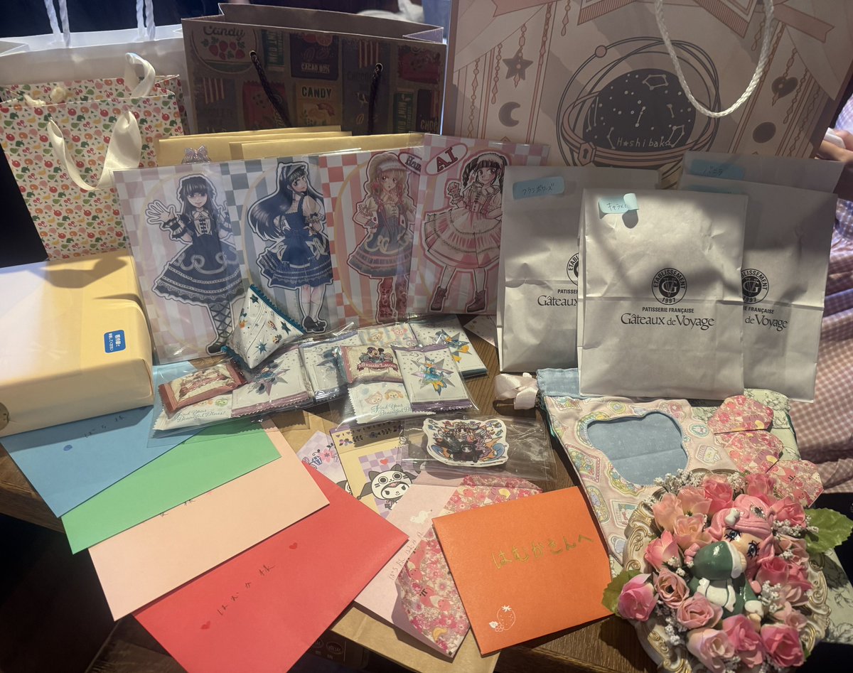 WTP_lolita's tweet photo. 本日は星箱Worksさま横浜店の来店イベントにお越しいただきありがとうございました💐✨

たくさんお話できてとっても嬉しかったです💗素敵な差し入れやファンアートもありがとうございます❣️

ロリータって本当に楽しい‼️‼️ https://t.co/0UBtBea3Gz