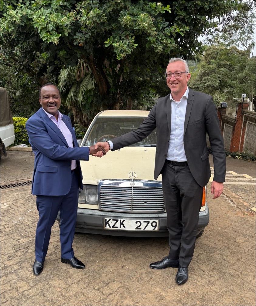 Diplo_Jazz's tweet photo. Great exchange this morning with HE @skmusyoka at his beautiful residence. Talked (of course) about 🇰🇪 politics but also about his 1987 🇩🇪 machine. My father drove a similar one 👍🏾👍. https://t.co/B3oZ3NexCl