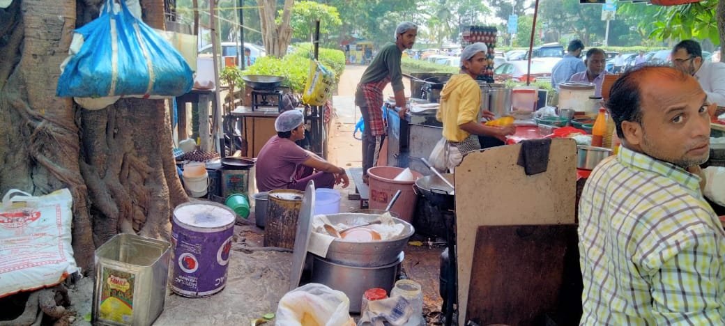 mumbaimatterz's tweet photo. #PedestrianFirst

or

#IllegalHawkers First

@mybmc @mybmcwardA

Nariman Point, Jamnalal Bajaj Marg, Vidhan Bhavan Marg, J Tata Marg, Mumbai-20

https://t.co/4LZmGXQODs