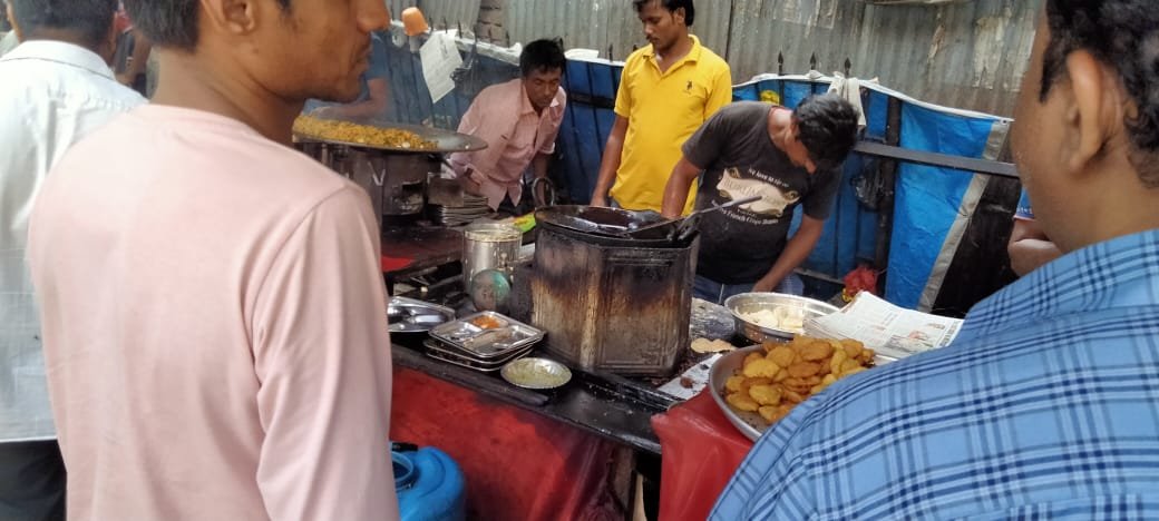 mumbaimatterz's tweet photo. #PedestrianFirst

or

#IllegalHawkers First

@mybmc @mybmcwardA

Nariman Point, Jamnalal Bajaj Marg, Vidhan Bhavan Marg, J Tata Marg, Mumbai-20

https://t.co/4LZmGXQODs