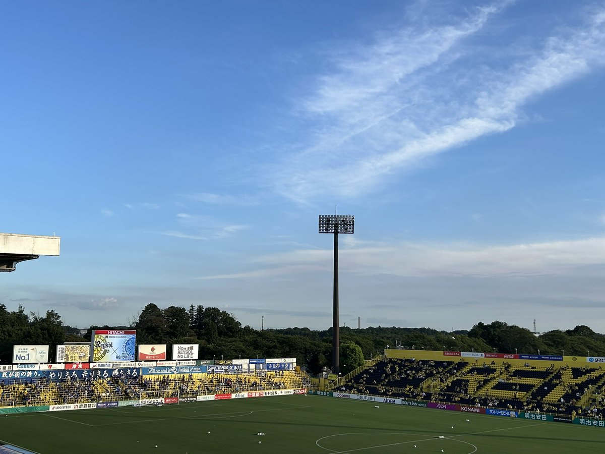 mafujifu's tweet photo. 今日は、主人と、柏レイソル開幕戦にきました⚽️
暑いけど風があってよかった〜！
応援頑張ろ📣 https://t.co/K1G6a5Ekk1