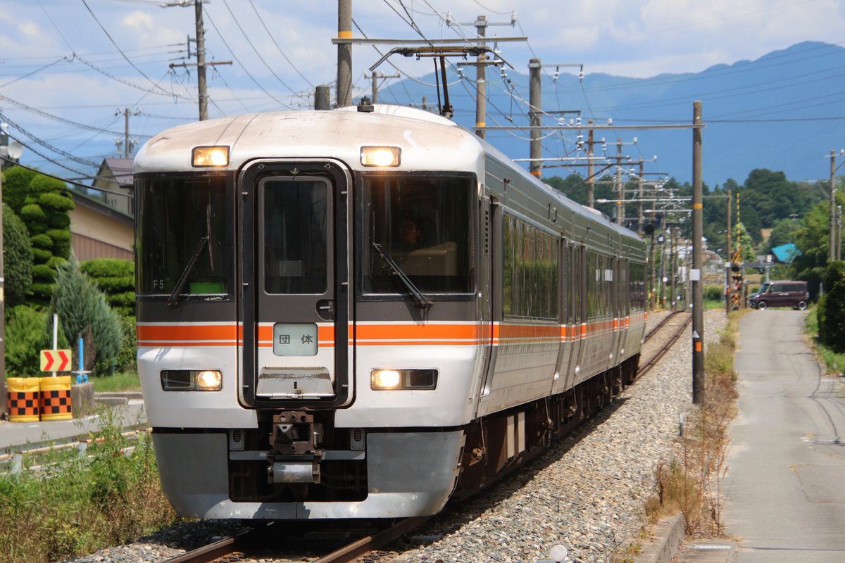 series373f1's tweet photo. 伊那谷お酒学園～よってほ信州地ビール編～
373系 F5編成による団体臨時列車が伊那市〜豊橋間で運転されました。
七久保駅手前でなんとか撮影出来ました。
建設中の七久保駅待合室の様子も。
2026.8.8
#信州DC
#知ってほ信州
#信州デスティネーションキャンペーンプレキャンペーン
#飯田線
#373系 https://t.co/mPSICVjFM0