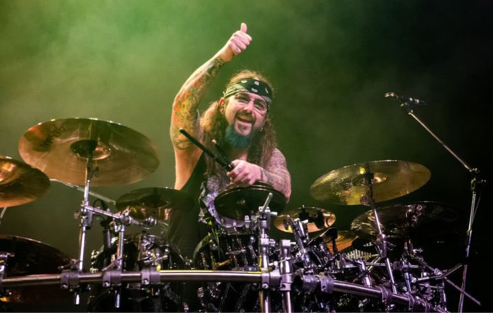 mayonakasoda's tweet photo. 「ドラムってカッコいい！」と教えてくれたバンドやドラマーは誰ですか？

僕はDream Theater（マイク・ポートノイ）です https://t.co/lk9sQZ5QQ1
