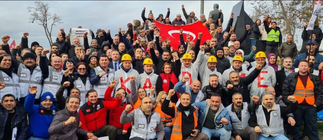 Erdal28yedek's tweet photo. @mihribanugurluu @EmadDernegi Bugün mücadele, yarın zafer! ✊
Kademeli emeklilik talebimizden geri adım atmayacağız. Birlikte, kararlı ve güçlü bir şekilde EmadDer ile mücadelemize devam edeceğiz.
İnanıyoruz, kararlıyız, kademe alınacak!
@EmadDernegi
#HükümetKademeyiVer https://t.co/rnHP9DNY8p