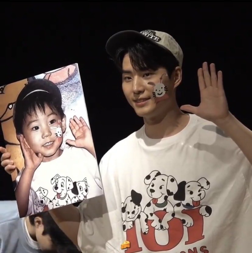 mrsjungchanwoo's tweet photo. YoungK recreated his childhood pictures🥹 https://t.co/IUuMANxjYV