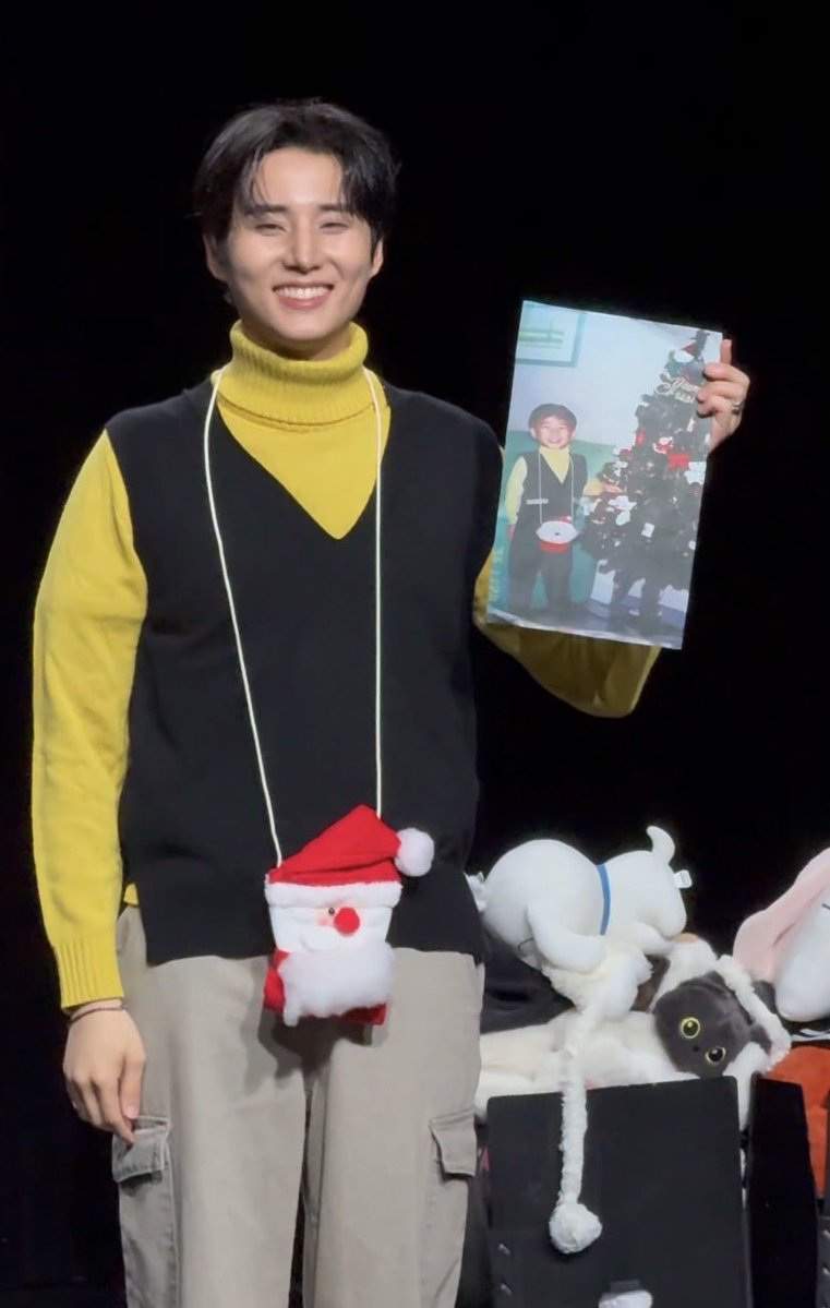 mrsjungchanwoo's tweet photo. YoungK recreated his childhood pictures🥹 https://t.co/IUuMANxjYV
