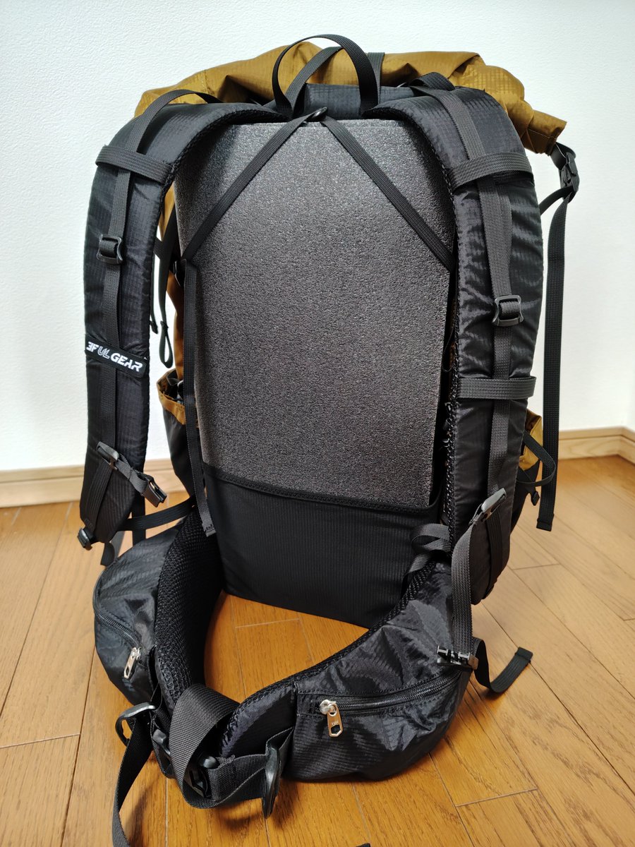 d3fknBTwjEdDMdP's tweet photo. 近くのWILD-1に行ってきました。いろいろなキャンプギアが見れて楽しかったです。
今回はエバニューのマットを購入しました。
このマットは50×125cm、厚さ5mmで硬めです。重さは200g、折り畳むと50×25cmです。
3F UL GEARのバックパックの背面にちょうど良いサイズで取り付けできます。
#キャンプ https://t.co/efrE5DIk9F