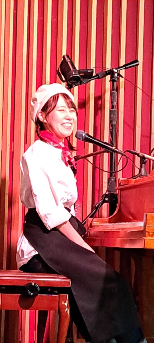 KoutaMaeno's tweet photo. #音マルシェ
お昼は #GRAPESKITASANDO で
#kiyuka ちゃんの素敵なワンマンショー✨
シェフに扮したkiyukaちゃん、そしてゲストの #一ノ瀬愛実 さん、夢グループの「やっすぅ~い♡」のコントで爆笑を誘った #Littlehelper さん🤣
さすがkiyukaちゃん✨
安定の素晴らしい内容でしたね✨ https://t.co/Gn2IgjfUAj