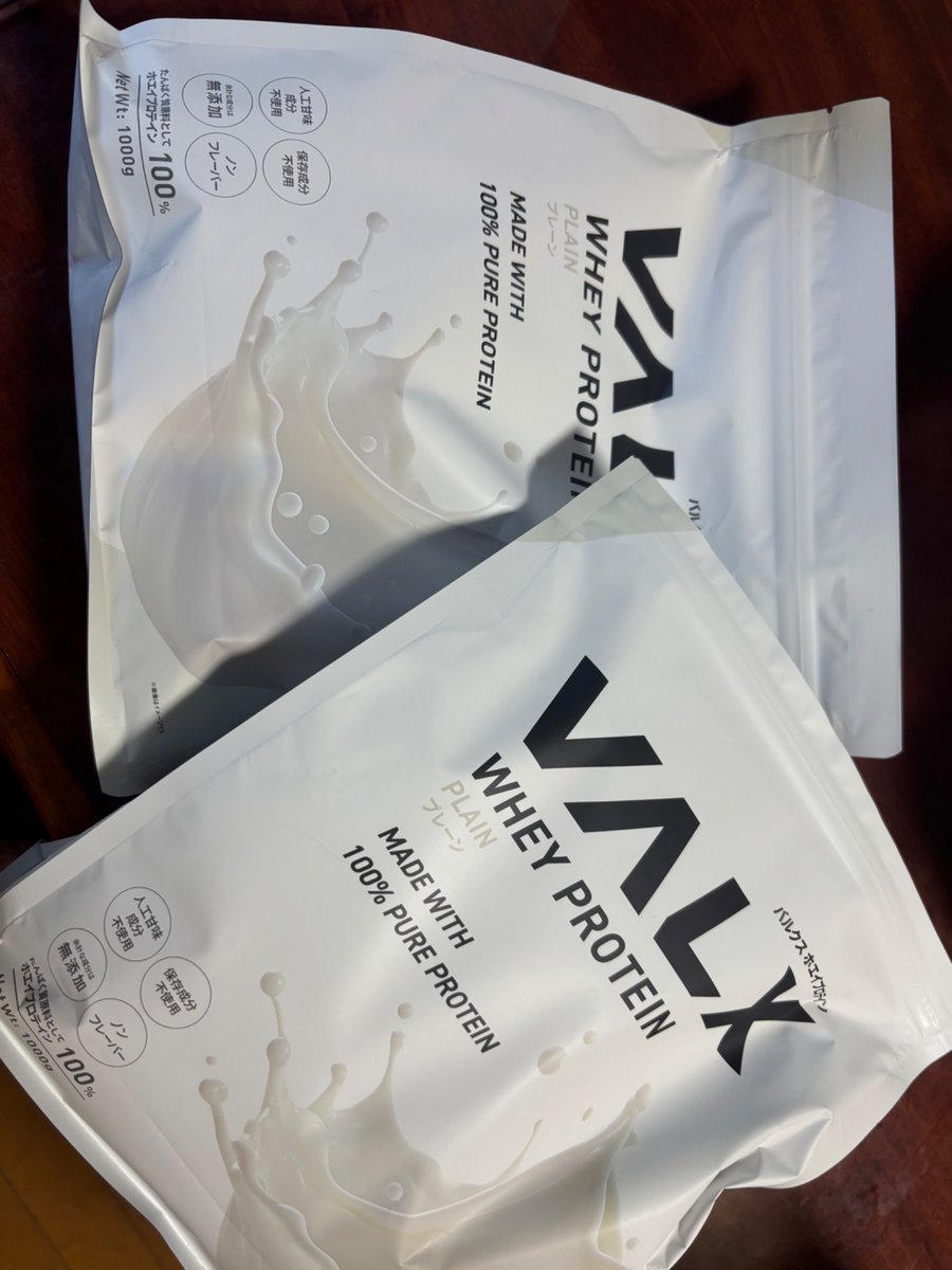 rk_yah's tweet photo. VALXのプレーン味、やっと入手できた😭
お茶に混ぜて飲んだら少しミルクの風味はあるけどお茶として飲めるから全然あり🥺

職場でVALXプロテイン貢ぎ��為、3人目にしてやっと買ってくれそうな人がいて超嬉しいから、彼の為に杏仁豆腐味はレギュラー化して下さい🥺 https://t.co/Y69aq7TqUx
