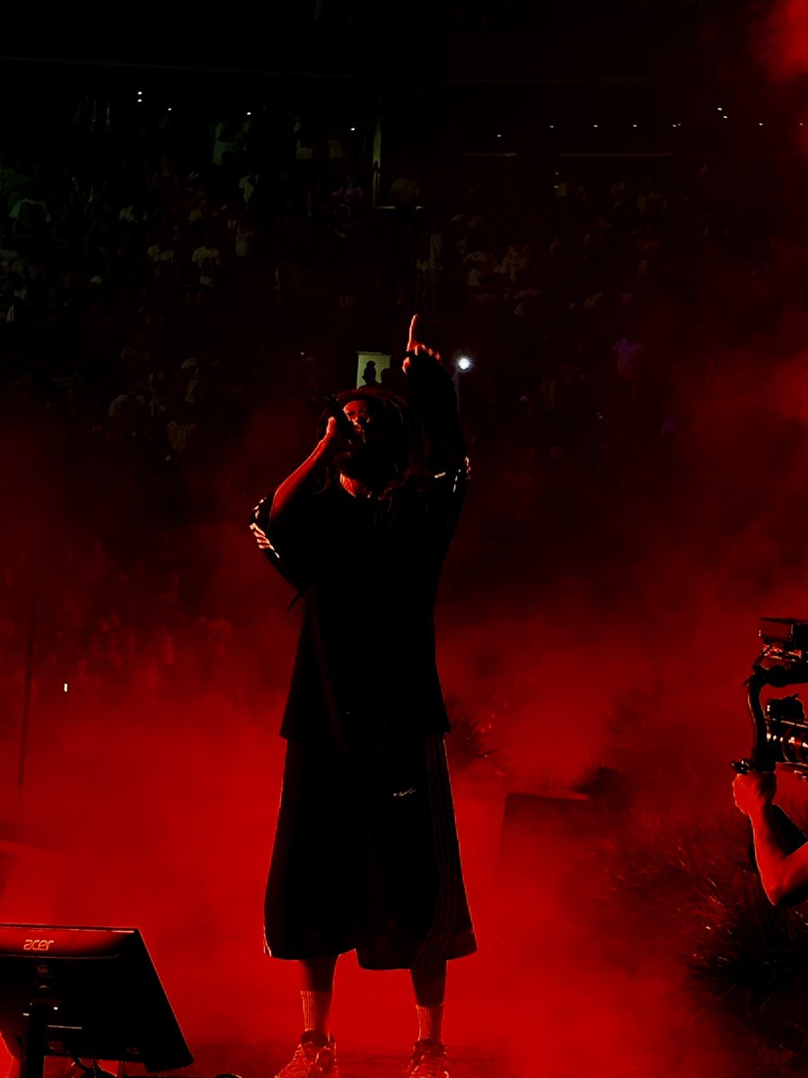 ivynocarter_'s tweet photo. Goodnight Boston #TheFallOffTour https://t.co/k0PT9pESaV