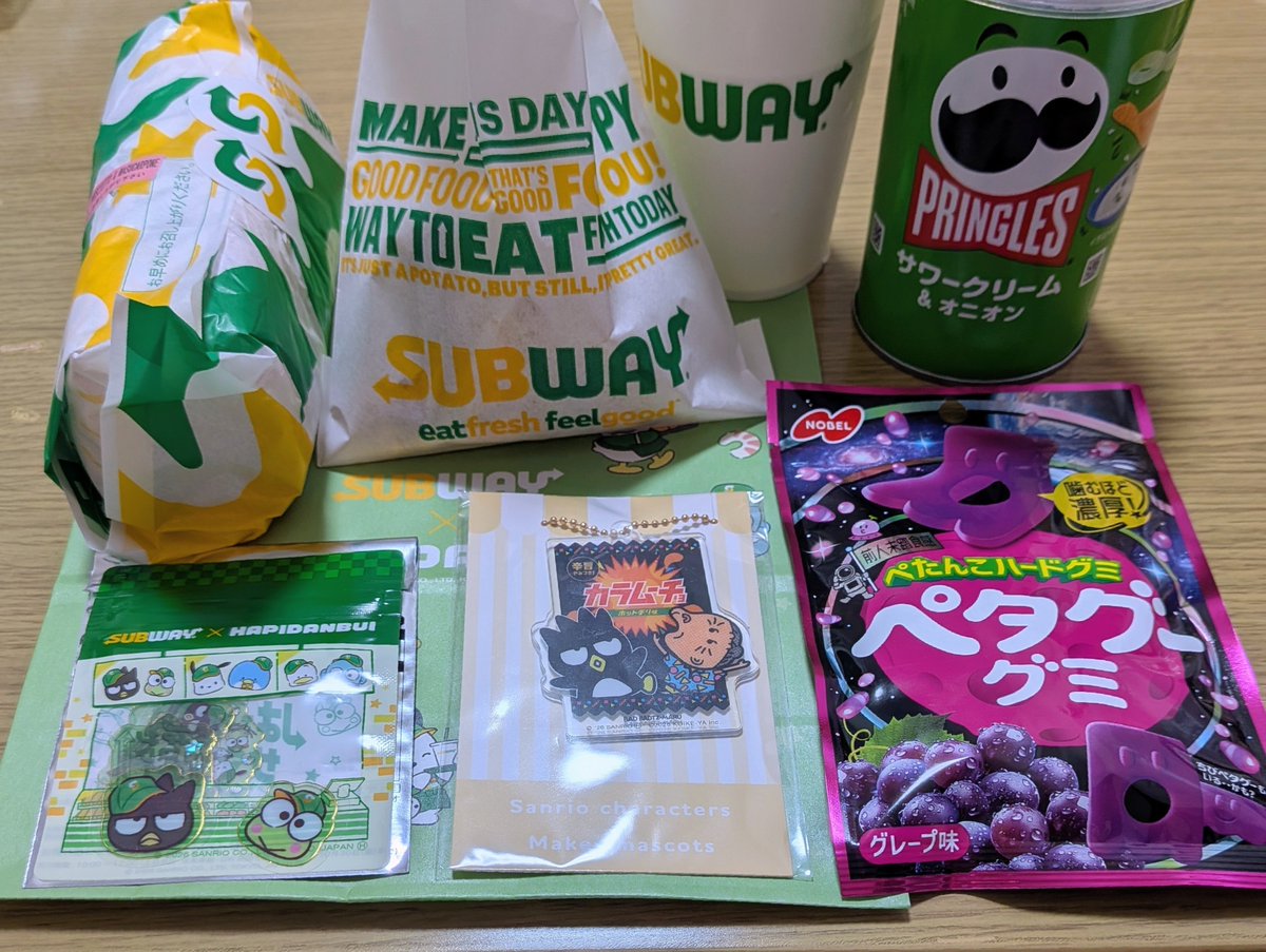 kayo3rio's tweet photo. 実家近くのファミマに
アクリルチャーム残ってた✨️
第2弾SUBWAYもばつ丸&amp;けろっぴ！ https://t.co/YB8kEJBXwE