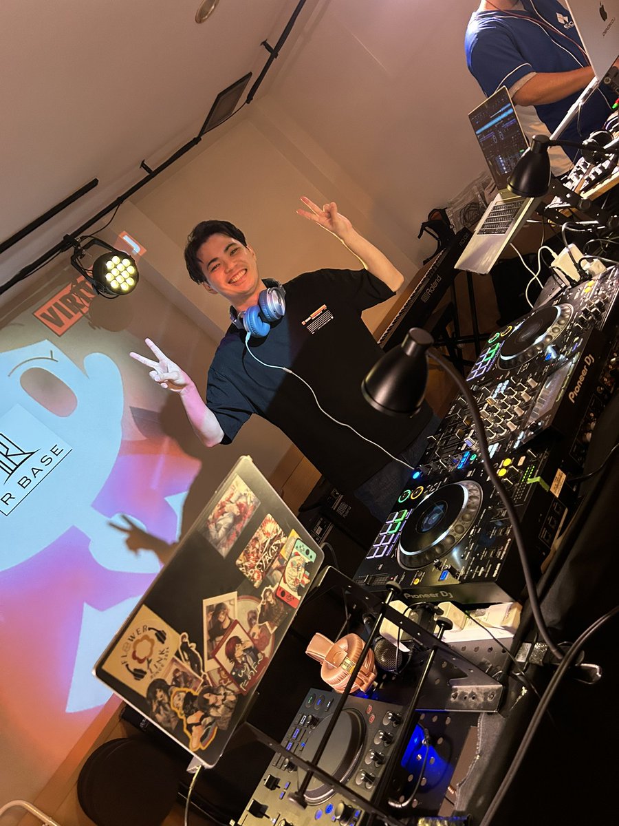 Feartan0808's tweet photo. VxVBASE始まりましたよ〜‼️
OPEN DJ1枠目 YUUKI‼️
#VVBASE https://t.co/fvXML40K2v
