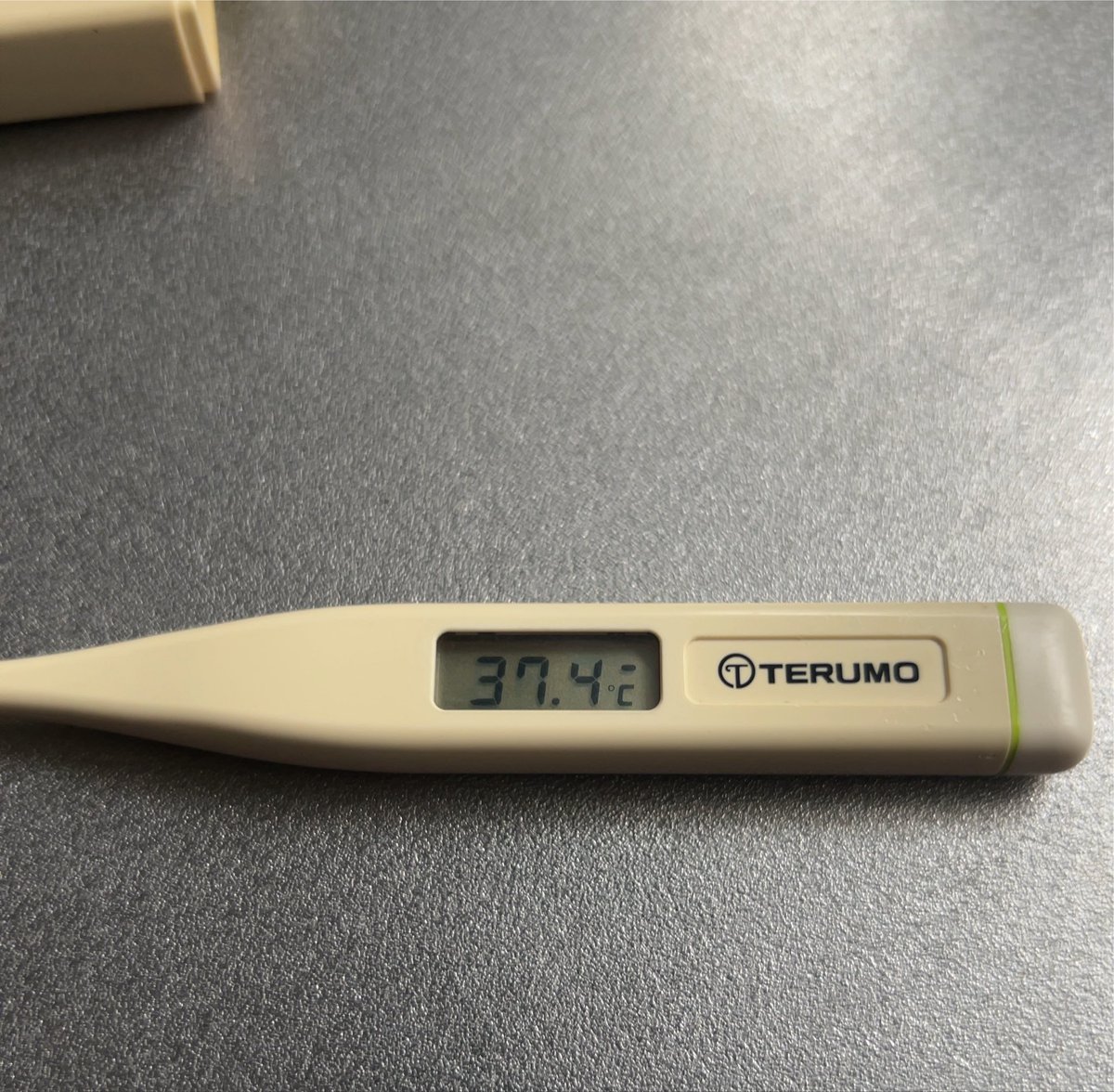 iw063zat's tweet photo. 朝から頭痛いし鼻水出てきたから熱測ったらこれ
医者行くレベルじゃないな…
パブロン飲んで寝よ💤 https://t.co/eFMCfoq2mX