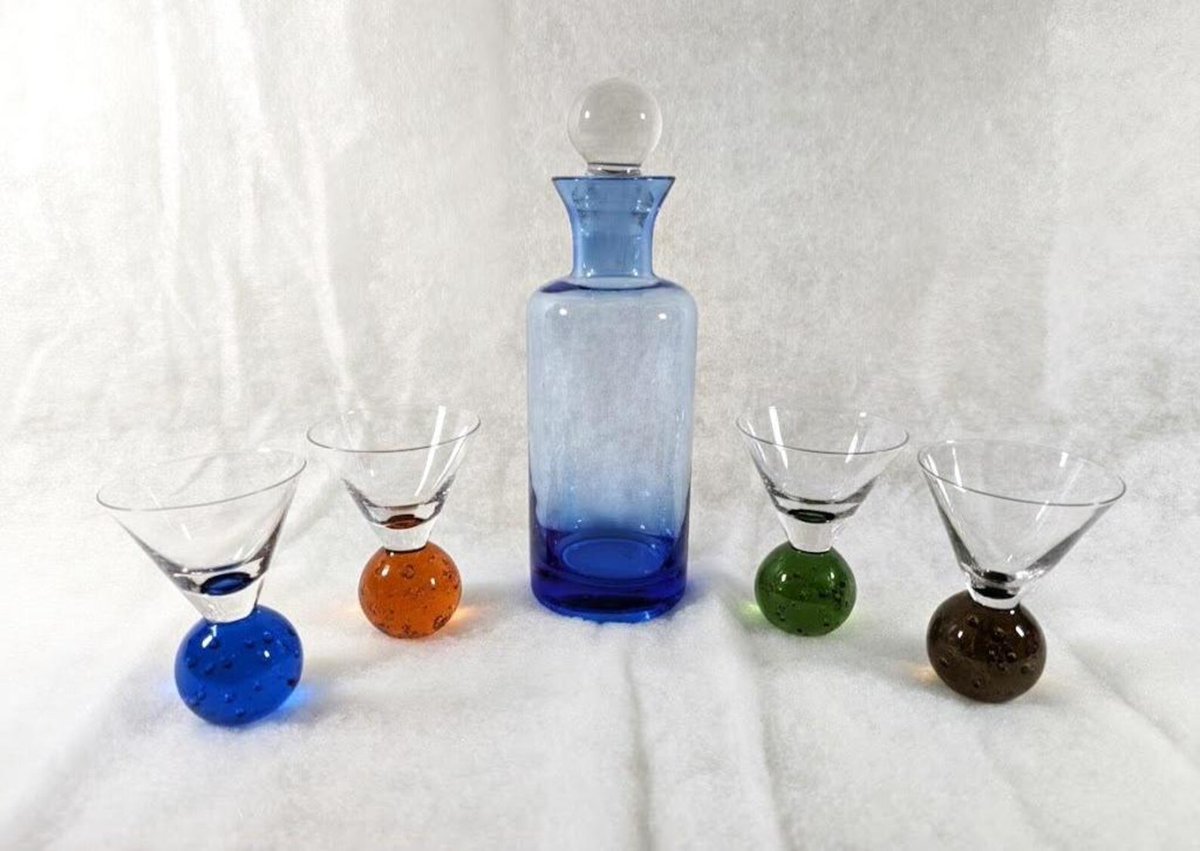 RetroRecollec's tweet photo. https://t.co/Hmpmd94ZLx Cobalt Blue Decanter + Martini Set Cobalt decanter with four ball‑stem martini glasses, original box. #wiseshopper #retrobarware https://t.co/0ERBdy7XBt
